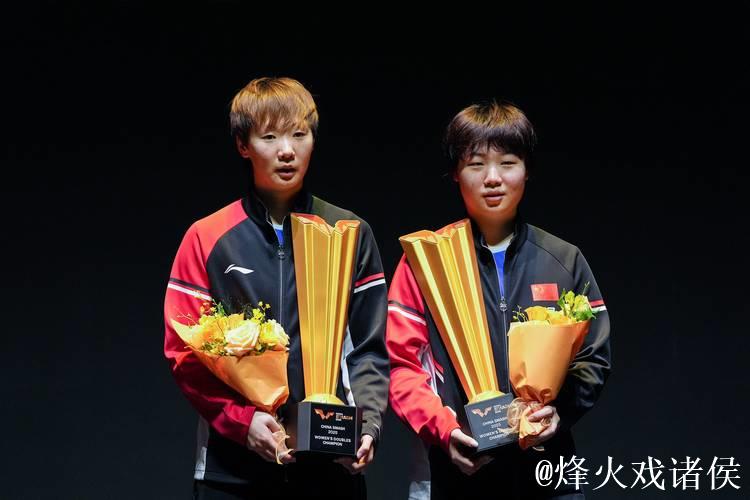 WTT总决赛女单激战 王曼昱战胜蒯曼夺冠