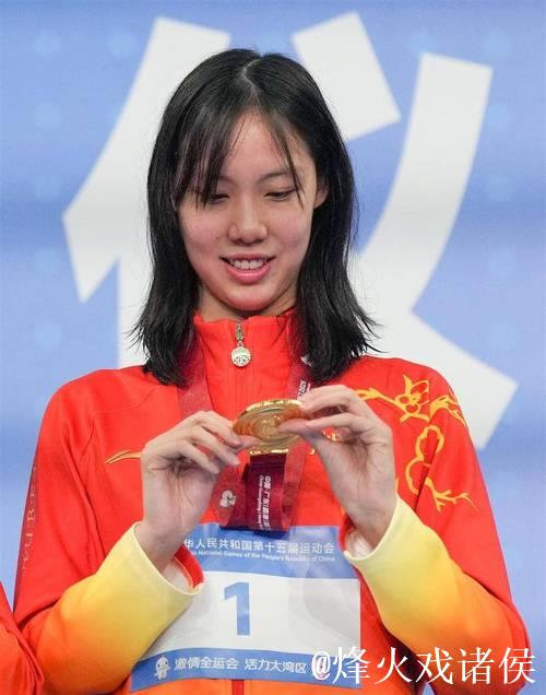 彭旭玮代表湖北队摘得全运会女子100米仰泳冠军