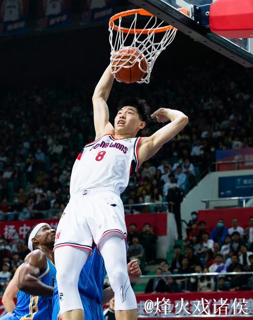 崔永熙发声:携手为中国篮球努力拼搏 崔永熙发声:携手为中国篮球努力拼搏